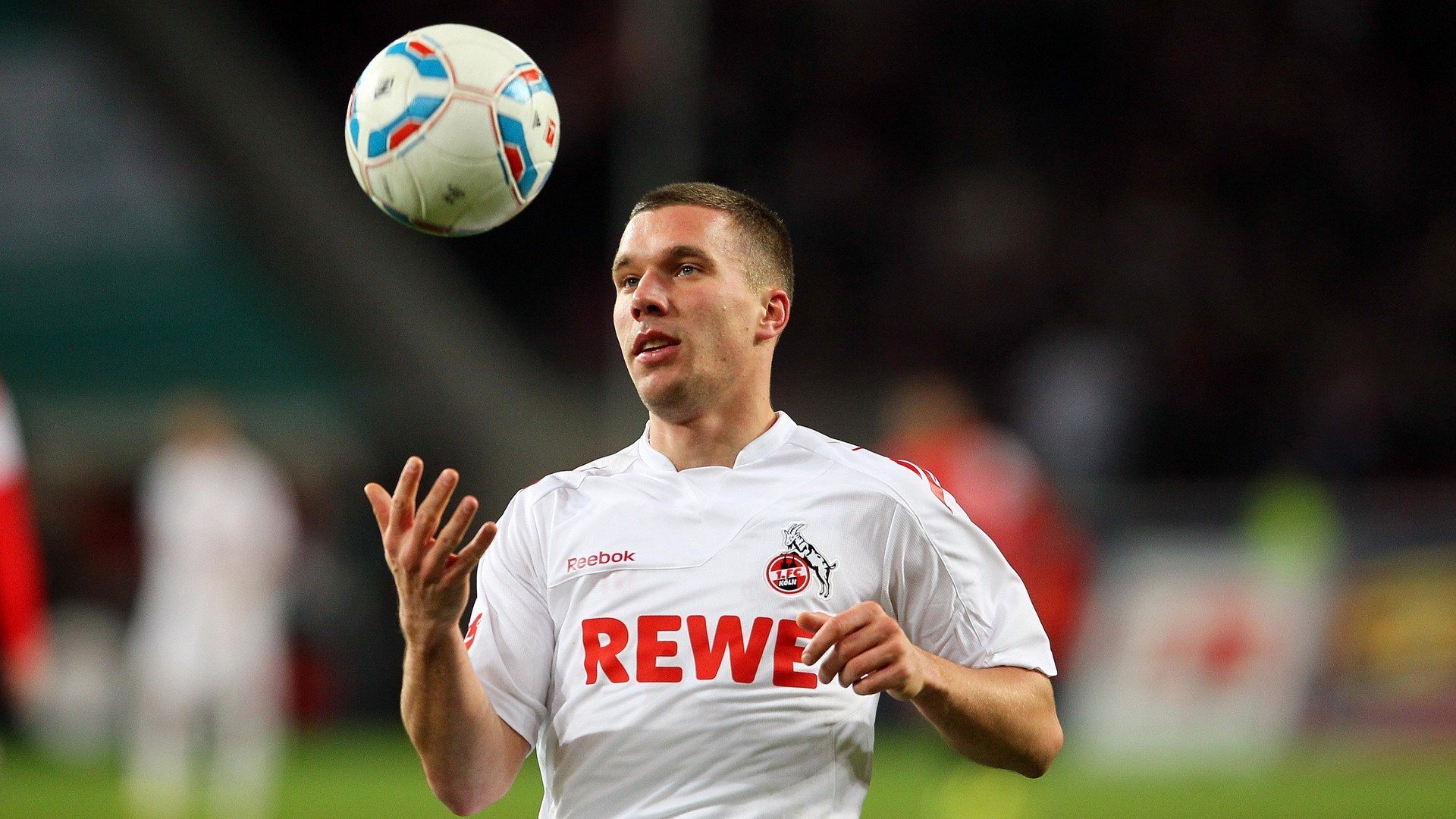 “青训营副教材发布,全面提升少年足球技术”,青少年足球技术基础训练图解pdf